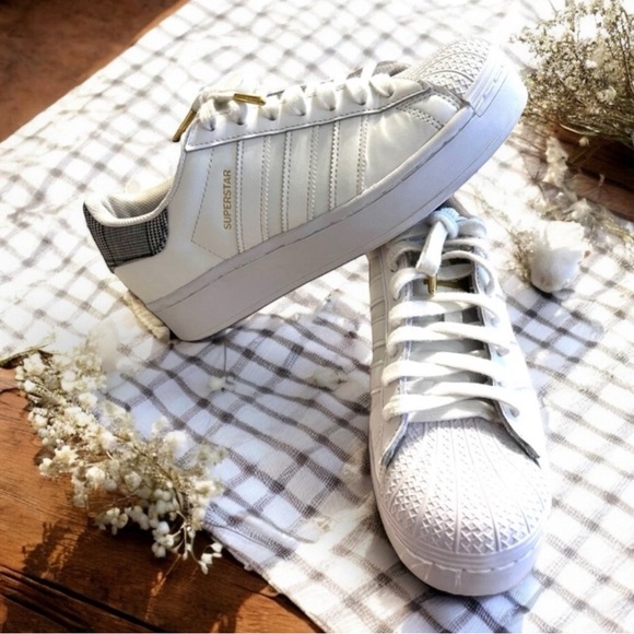 Adidas White Sneakers with Gold and Black Accents RARE - Picture 16 of 17